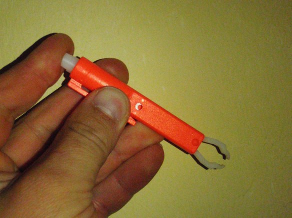 Un ejemplo de una pinza para garrapatas