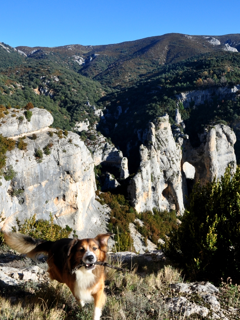El Castillo encima de los Oscuros de Otín en el Mascún