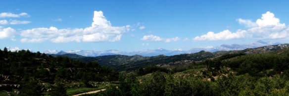 Las vistas desde la pista del acceso y retorno al Pirineo