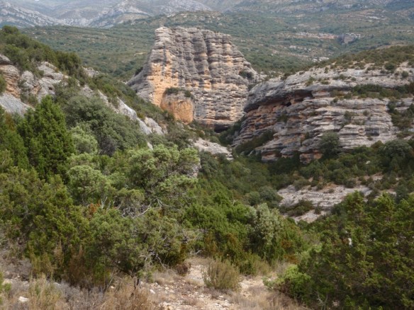Las Chorroteras con la Peña Canal en medio