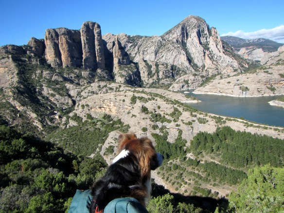 Las vistas a los Mallos de Ligüerrii desde la zona de la Cueva de los Murciélagos
