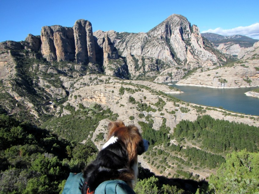 Las vistas a los Mallos de Ligüerrii desde la zona de la Cueva de los Murciélagos