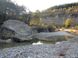 Los bloques característicos en el Río Guarga