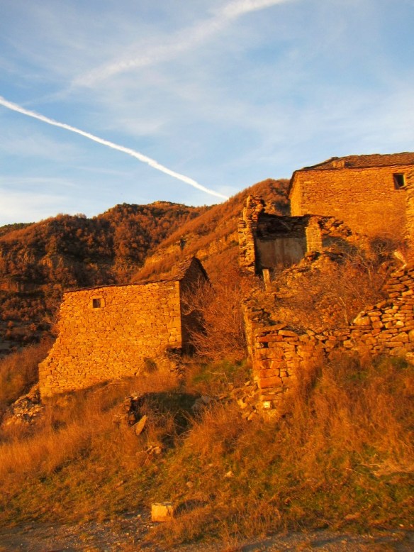 La cresta del Tozal de Lusera desde el mismo pueblo