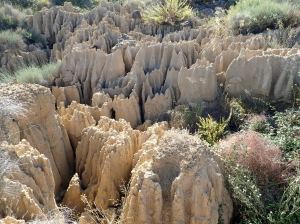 Mini-montañas de arcilla en el acceso